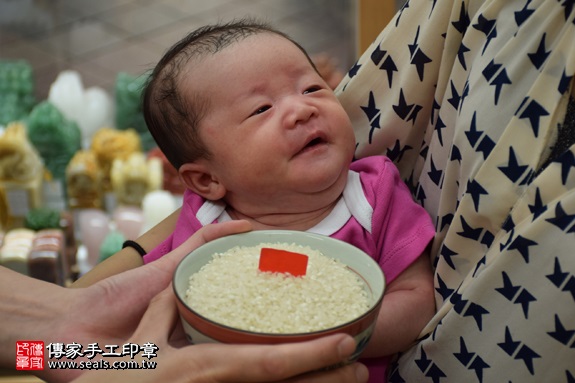 剃胎毛、滿月剃頭、嬰兒剃頭、嬰兒理髮、嬰兒剃髮、嬰兒剃胎毛、嬰兒滿月剃頭、寶寶剃頭、剃胎毛儀式、剃胎毛吉祥話、滿月剃頭儀式、滿月剃頭吉祥話、寶寶剃胎毛、寶寶滿月剃頭理髮、新北永和區剃胎毛、新北永和區滿月剃頭、新北永和區嬰兒剃頭剃胎毛、新北永和區嬰兒理髮、新北永和區嬰兒剃髮、王寶寶(新北永和區嬰兒寶寶滿月剃頭理髮、免費嬰兒剃胎毛儀式吉祥話)。中國風會場，爸媽寶貝免費穿「日中韓」古裝禮服。專業拍照、DVD光碟、證書。★購買「臍帶章、肚臍章、胎毛筆刷印章」贈送：剃頭、收涎、抓周，三選一。2017.05.22 照片5